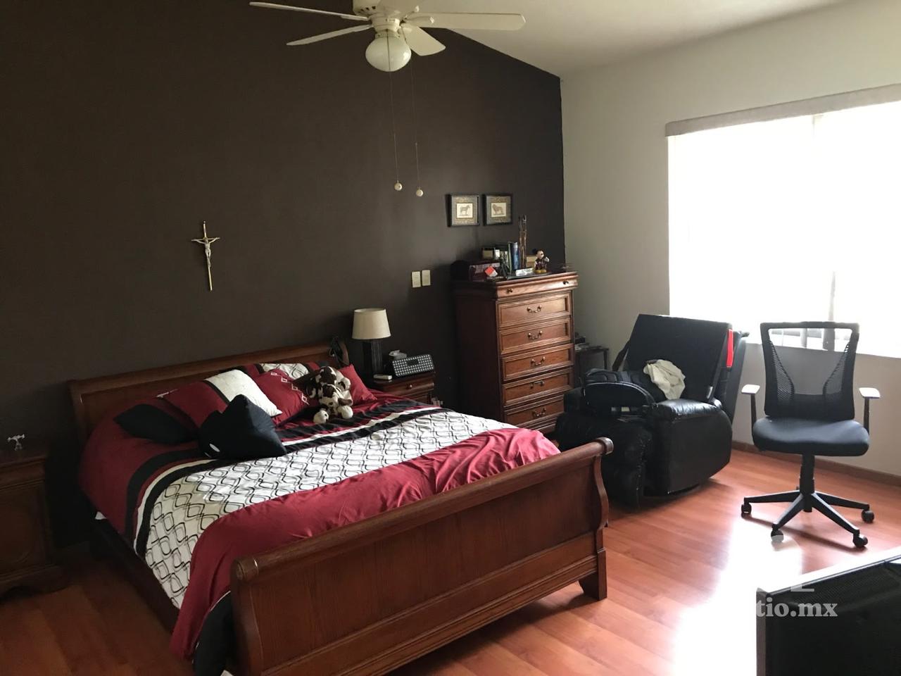 Frente al Club Campestre — casa de un nivel con doble altura, mezzanine y jardín — foto 12