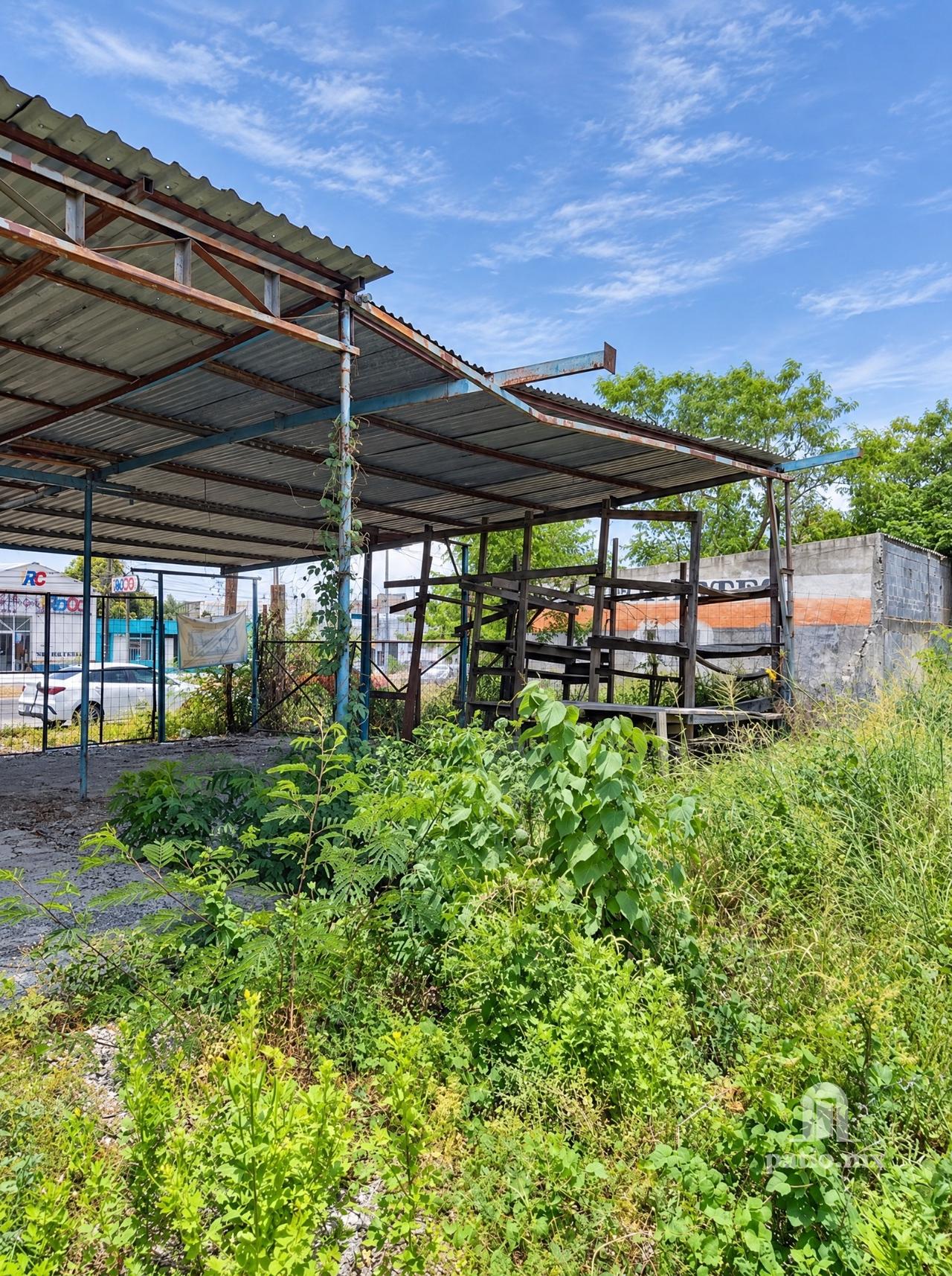 Terreno de 850 m² con techumbre